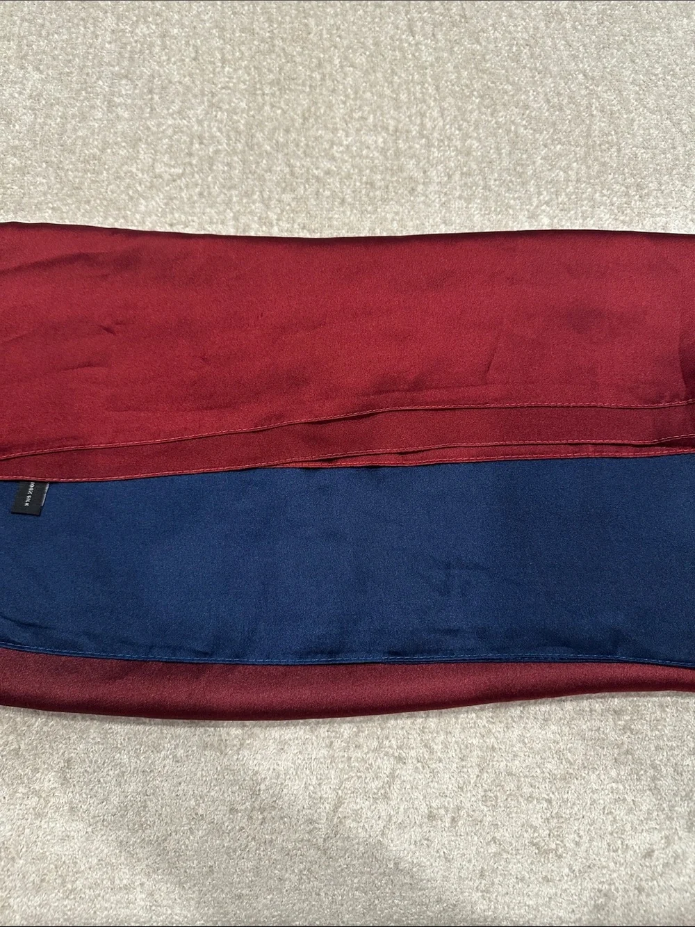 Luxurious Two-Tone Satin Scarf in Burgundy and Navy 100% silk 36x73 aprox